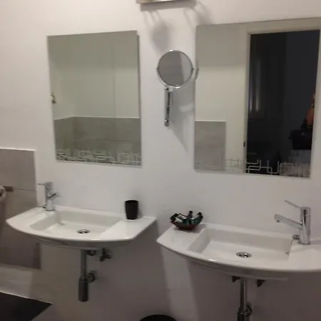 Factory Rooms Tarifa Homestay