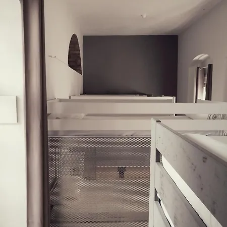 Factory Rooms Tarifa Homestay