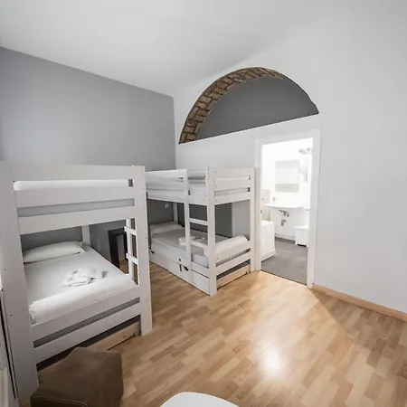 Factory Rooms Tarifa Homestay *
